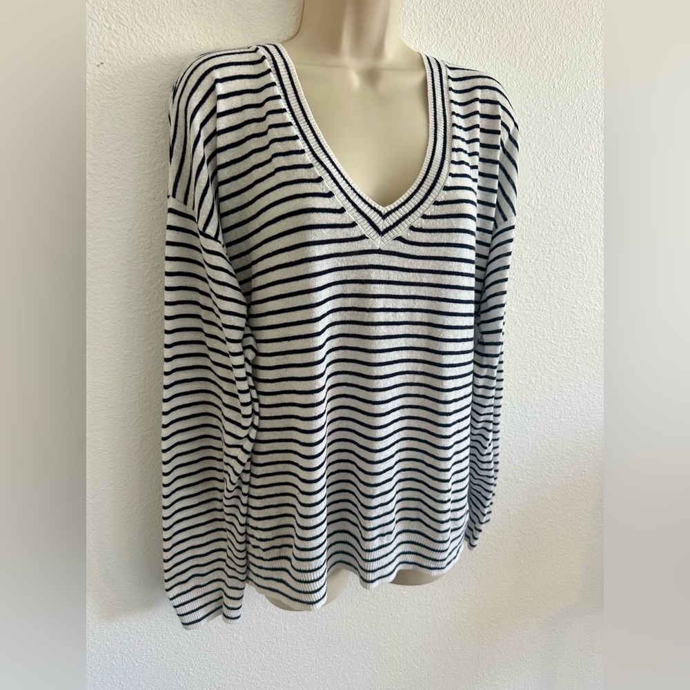 Gap Womens XL Navy White Stripe Linen Blend V-Neck Sweater Lightweight Pullover - Picture 4 of 10